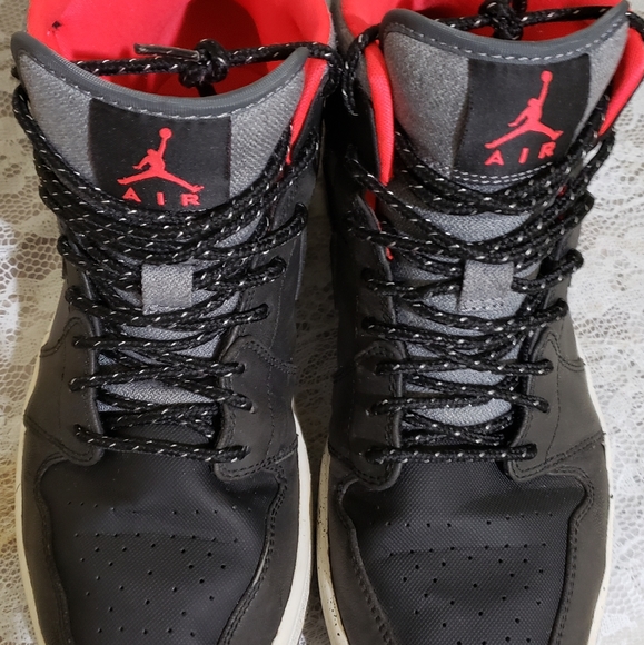 air jordan 1 mid holiday